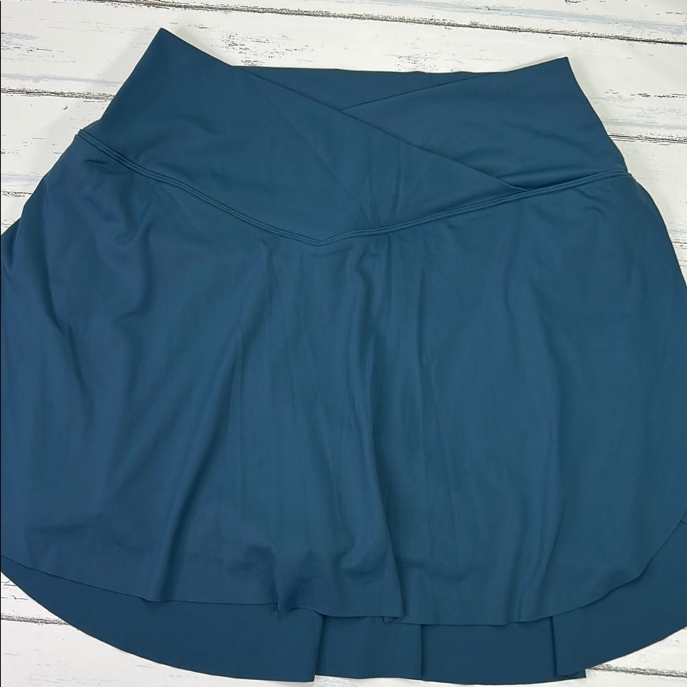 NWT HALARA Softlyzero airy high waisted cross over tennis skort. Size medium.